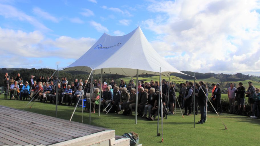 Blue skies and a good crowd at the Webbers' field day.