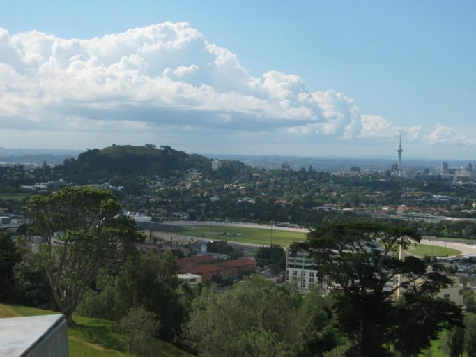 Mt Eden, viewed from One Tree Hill. Image credit: Gadfium (Wikimedia Commons).